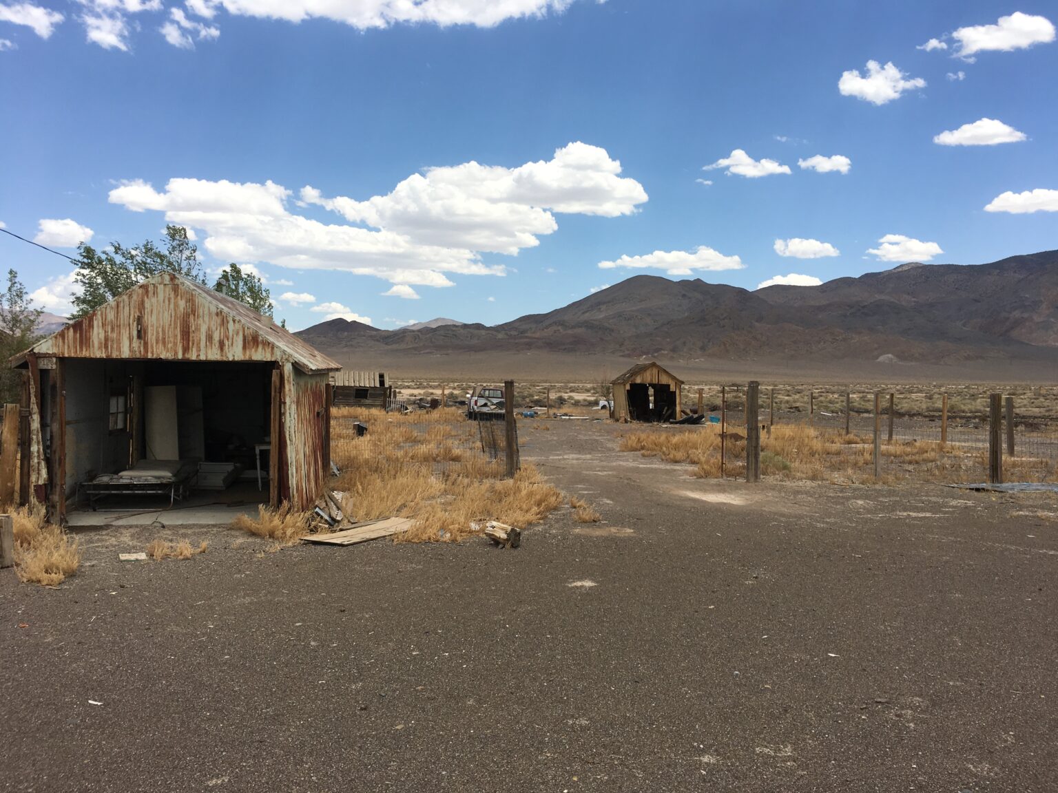 Mina Nevada – Ghost town beauty under Pilot Mountains